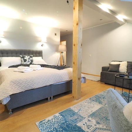 Guest House Sara Latin Екстериор снимка