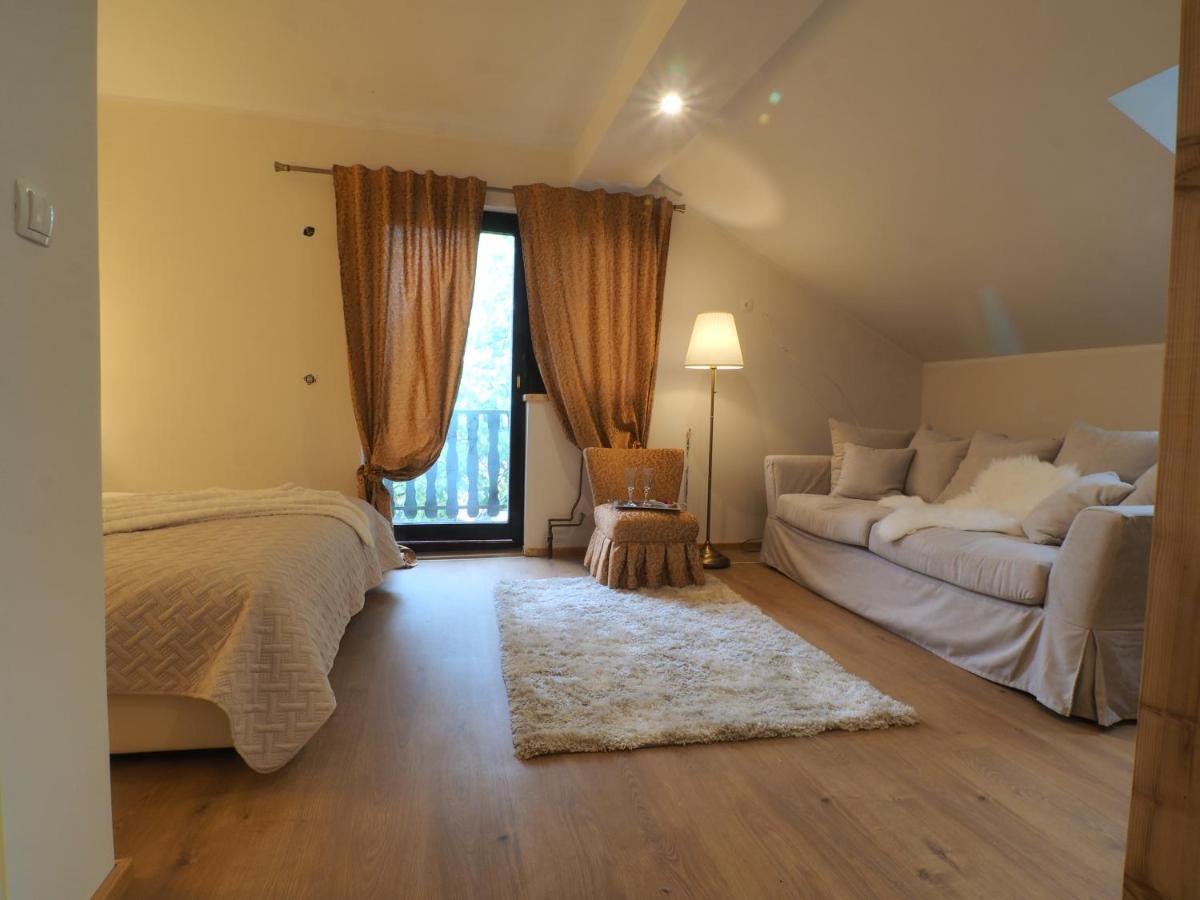 Guest House Sara Latin Екстериор снимка