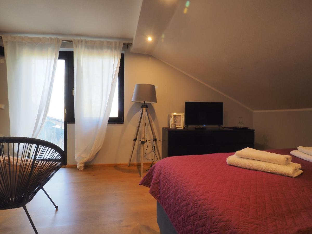 Guest House Sara Latin Екстериор снимка
