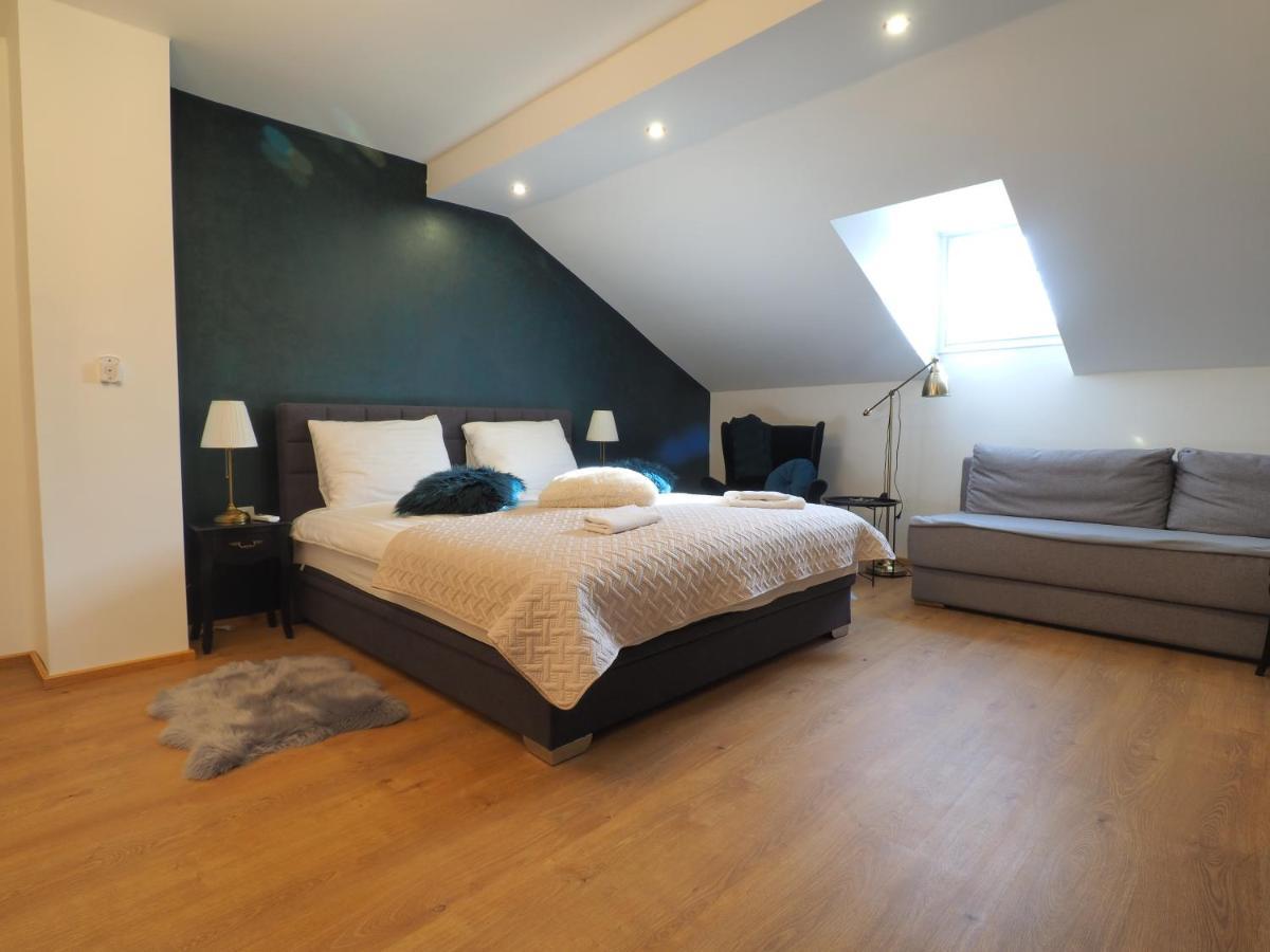 Guest House Sara Latin Екстериор снимка