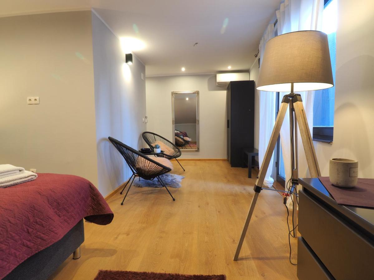 Guest House Sara Latin Екстериор снимка