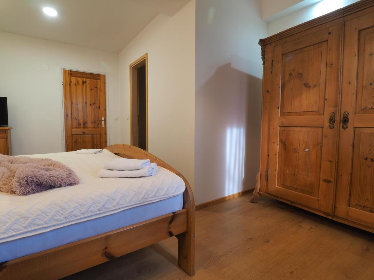Guest House Sara Latin Екстериор снимка
