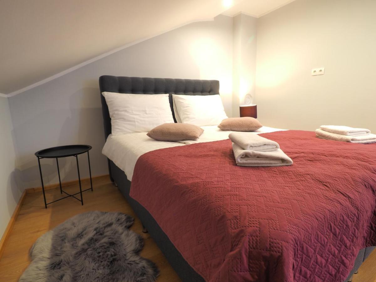 Guest House Sara Latin Екстериор снимка