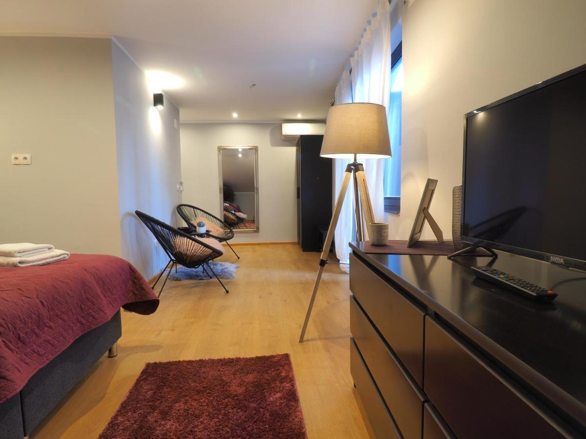 Guest House Sara Latin Екстериор снимка