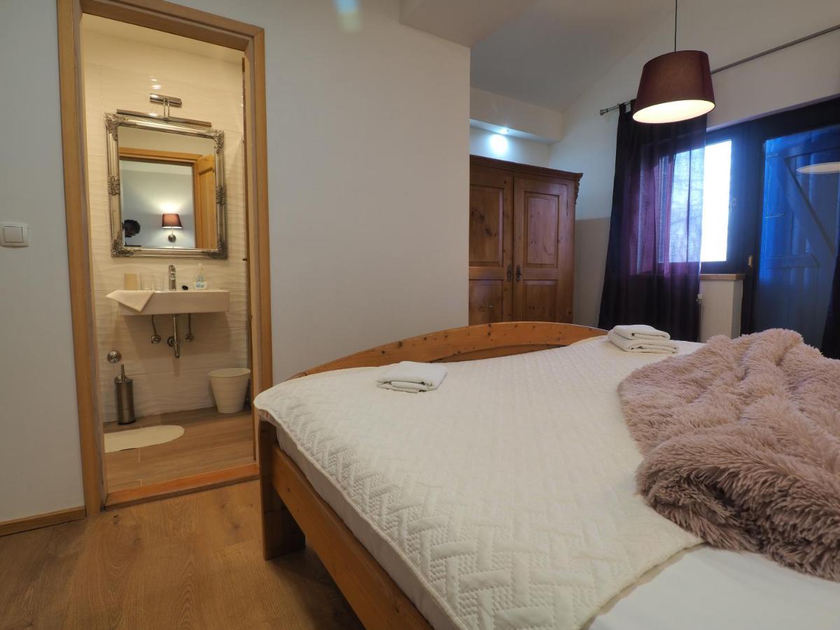 Guest House Sara Latin Екстериор снимка