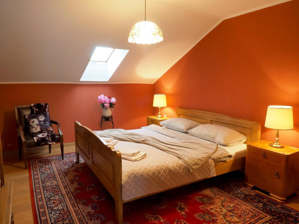 Guest House Sara Latin Екстериор снимка