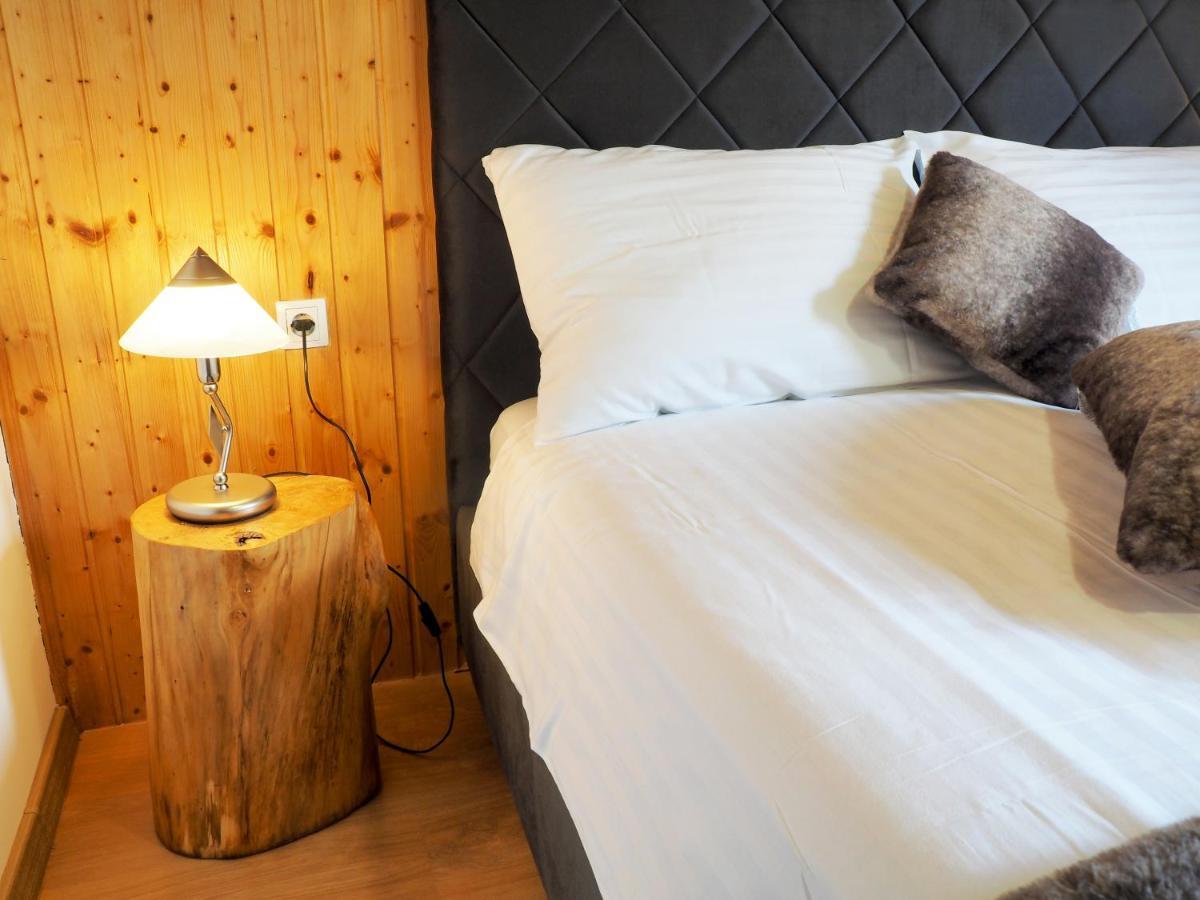 Guest House Sara Latin Екстериор снимка