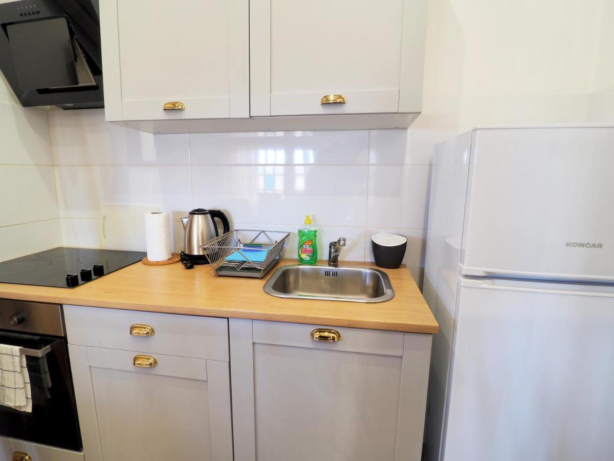 Guest House Sara Latin Екстериор снимка