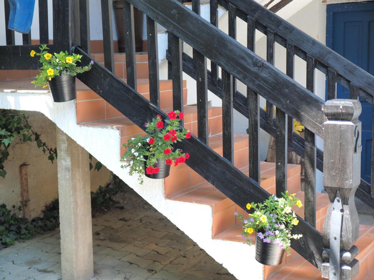 Guest House Sara Latin Екстериор снимка